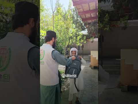 WIR HABEN IN AFGHANISTAN SCHULMATERIAL VERTEILT