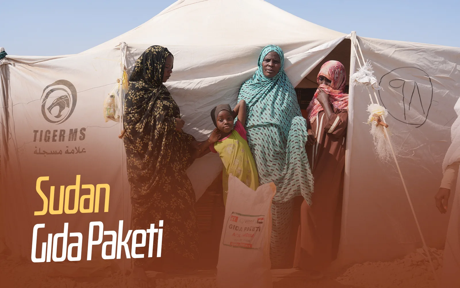 Gıda paketi bağışı ile ailelere teslim edilen erzak kolileri